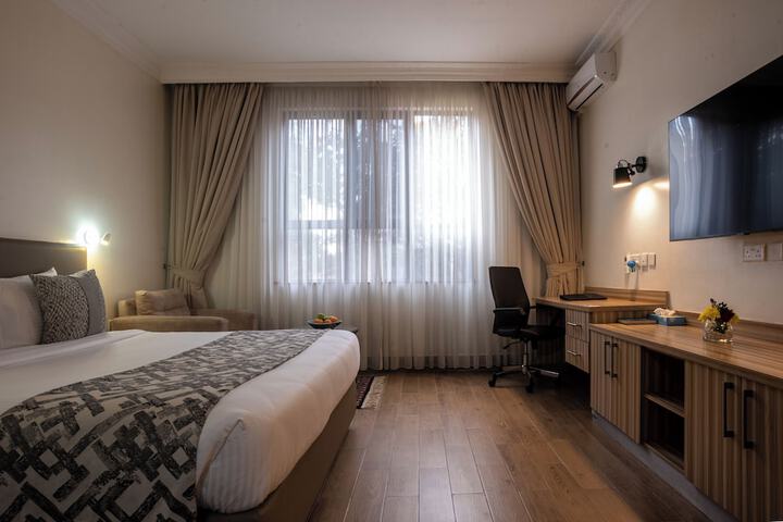 Room 13 of 77