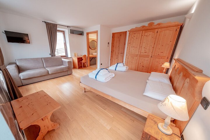 Room 6 of 38