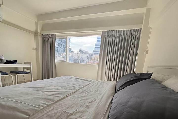 Room 5 of 17