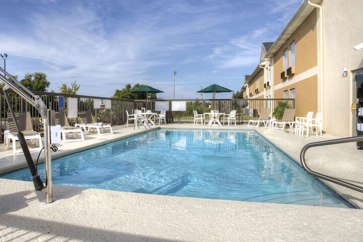 Pool 21 of 30