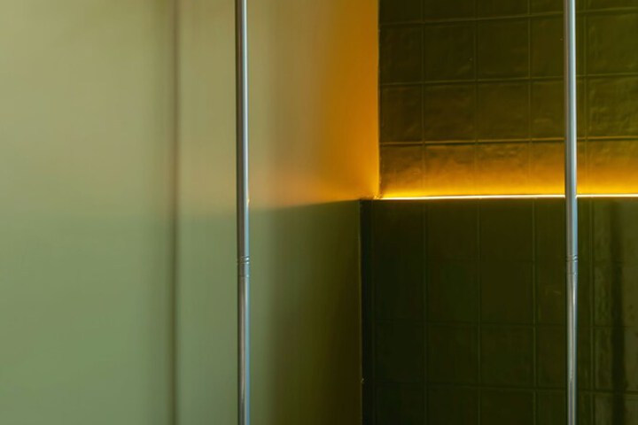 Room 34 of 62