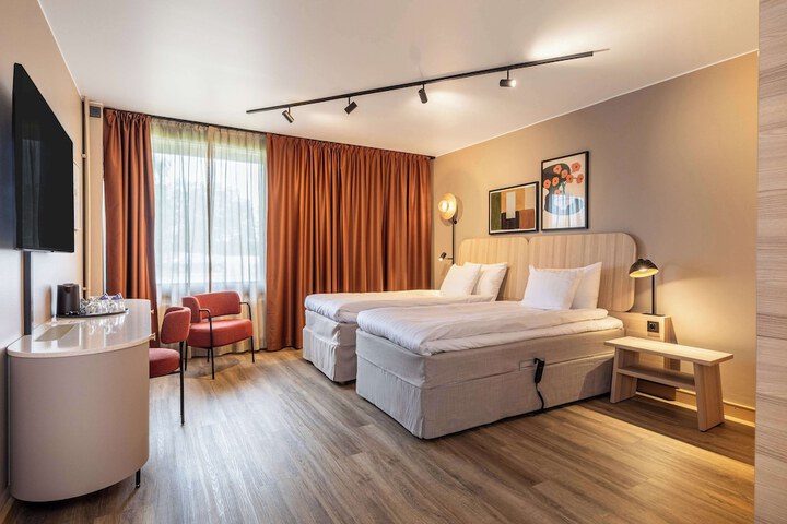 Room 34 of 62