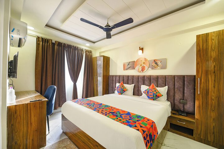 Room 15 of 25