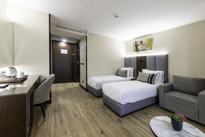 Room 18 of 76