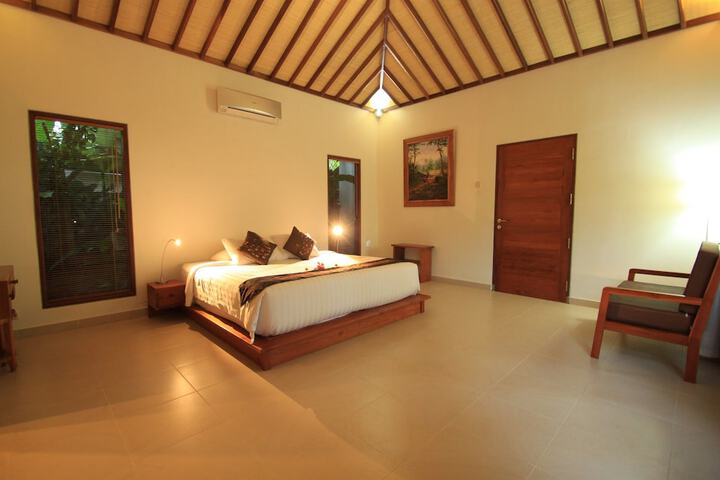 Room 4 of 28