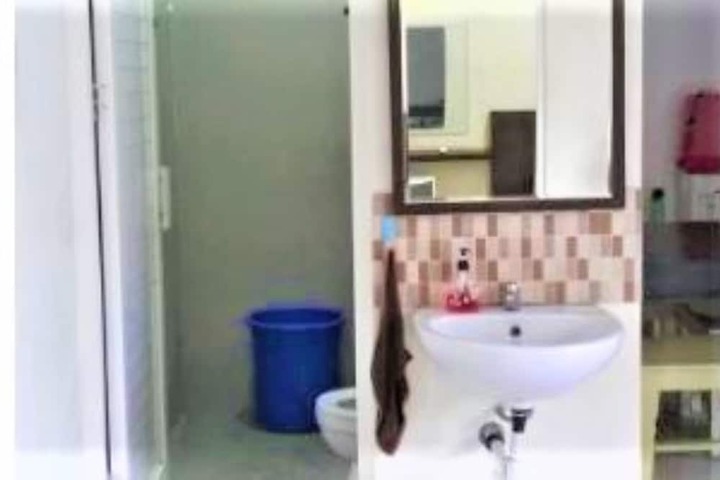 Room 9 of 13