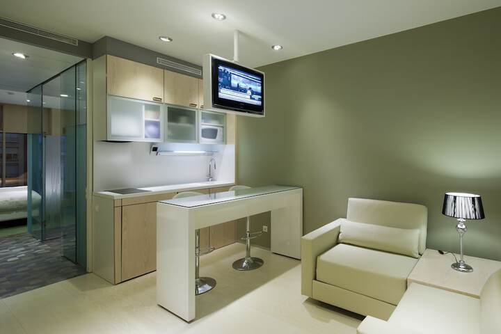 Room 8 of 32