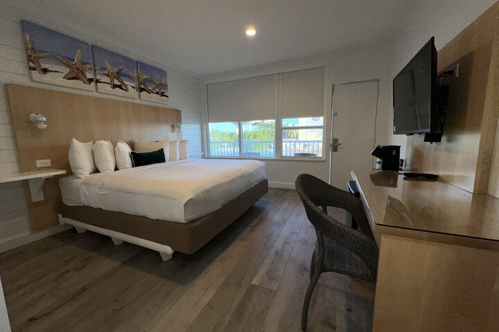 Room 16 of 90