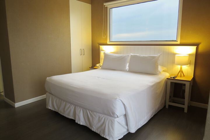 Room 28 of 118