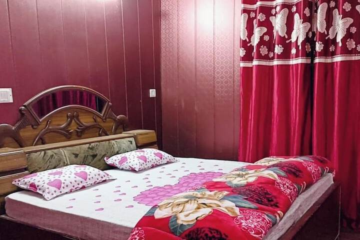 Room 4 of 6