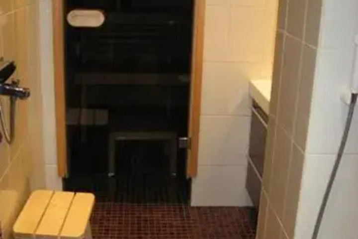 Room 8 of 11