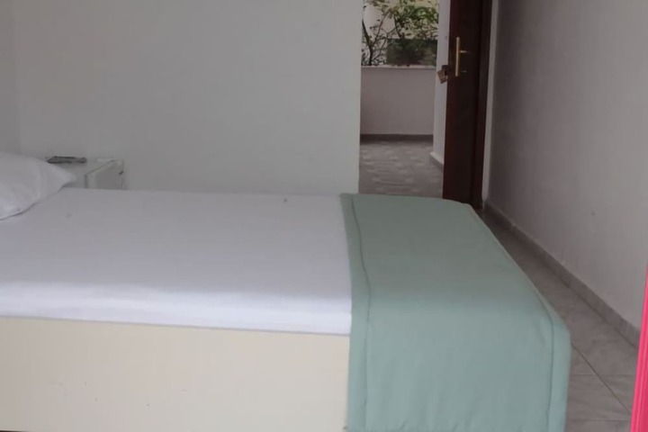 Room 7 of 14