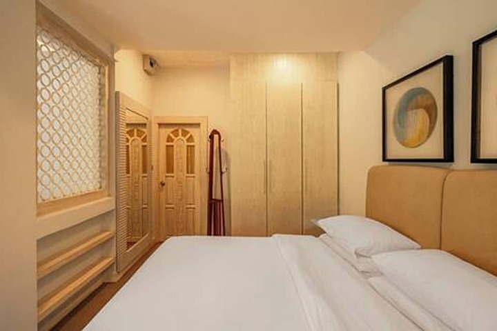 Room 2 of 138