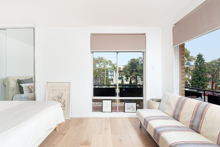 Room 2 of 10