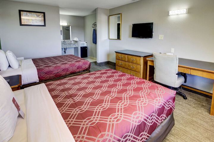 2 Double Beds (2 of 7)