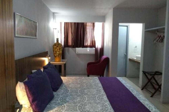 Room 16 of 32