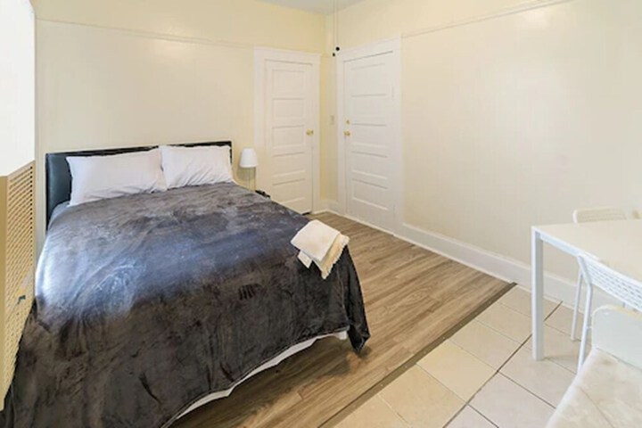 Room 26 of 70