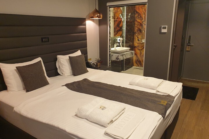 Room 25 of 52
