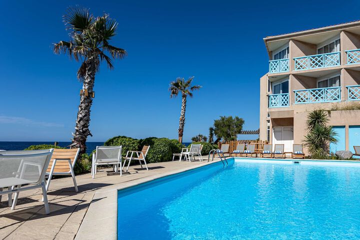 Hotel with Pool