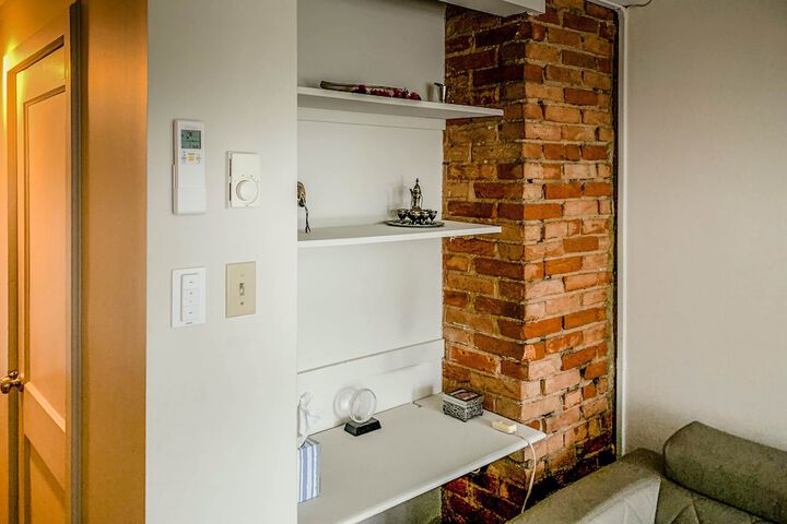 Room 10 of 20