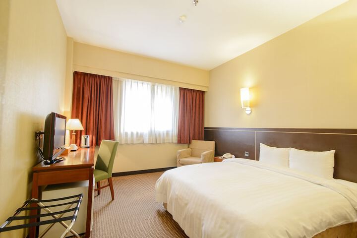 Room 13 of 26