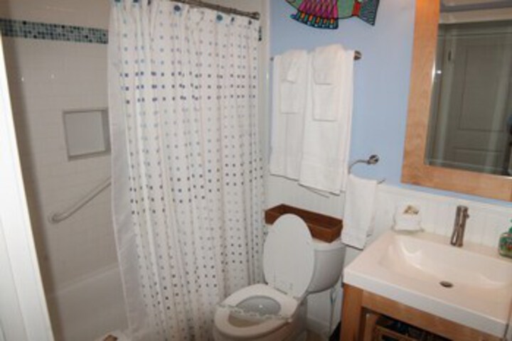 Room 4 of 32