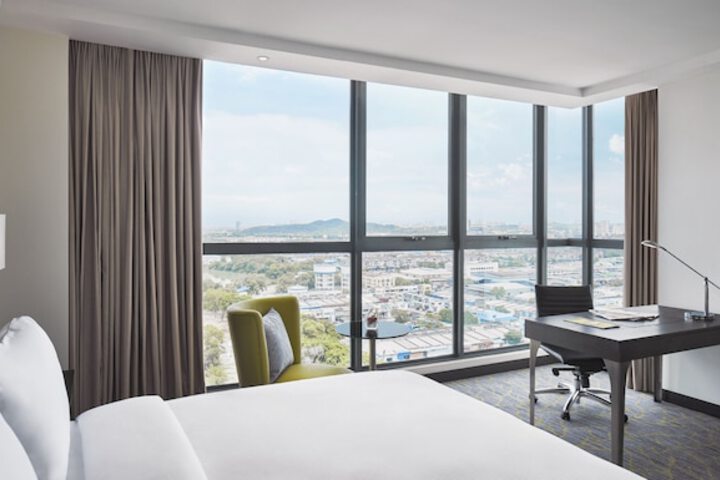 Room 6 of 54