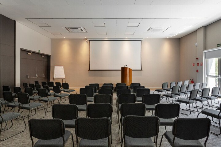 Business Center 85 of 101