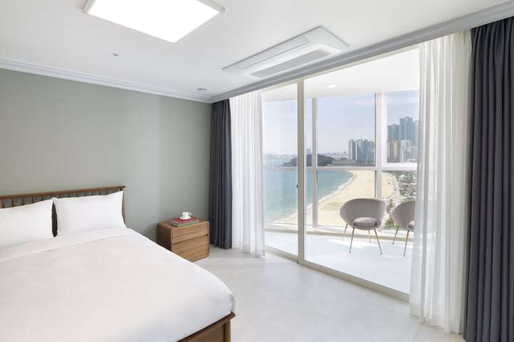 Room 2 of 94