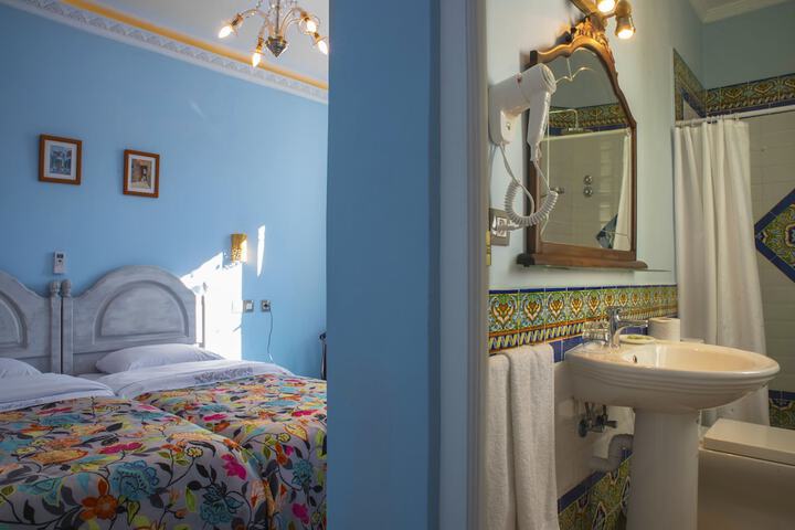 Room 28 of 53