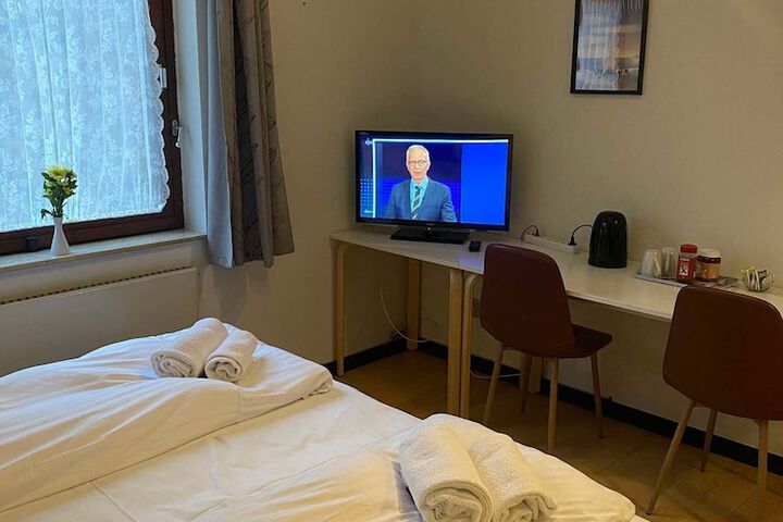 Room 10 of 30