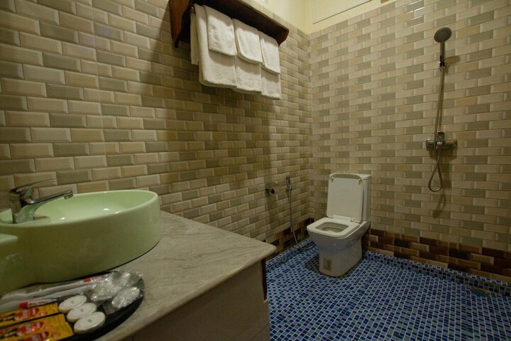 Room 33 of 61