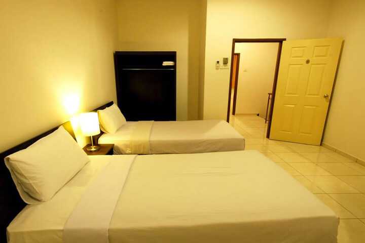 Room 9 of 30