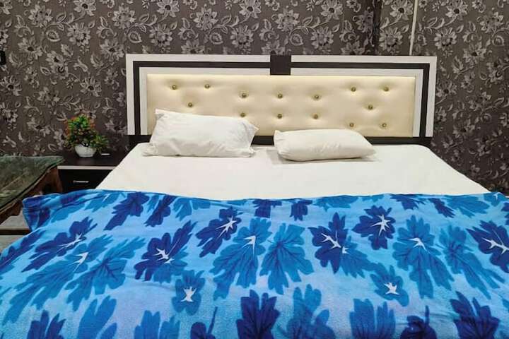 Room 3 of 13