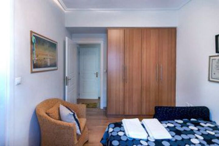 Room 9 of 25