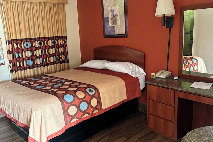 Single Room (3 of 3)