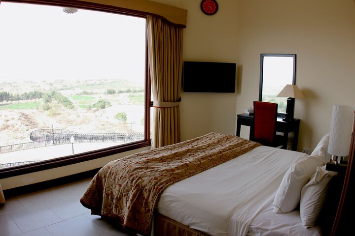 Room 13 of 98