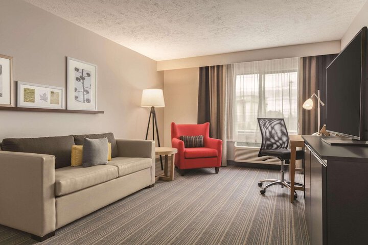 1 King Bed Suite (7 of 9)