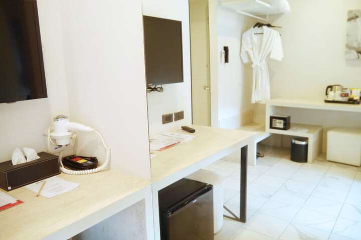 Room 28 of 60