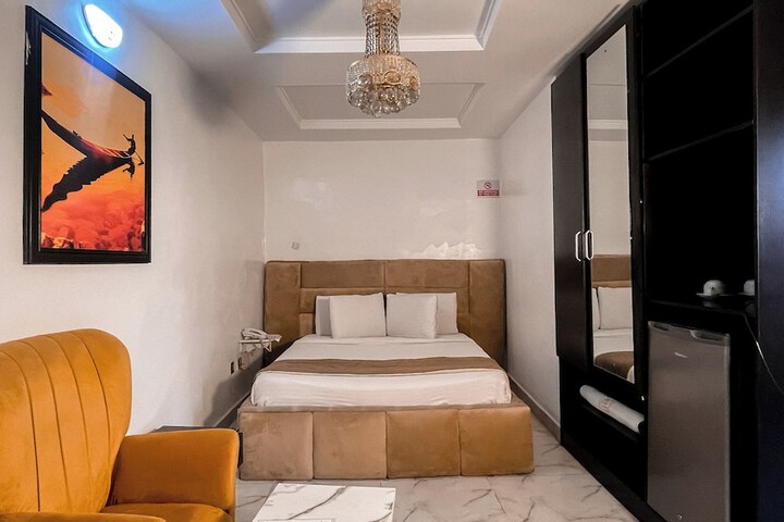 Room 11 of 35