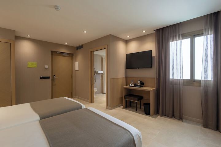 Room 10 of 135