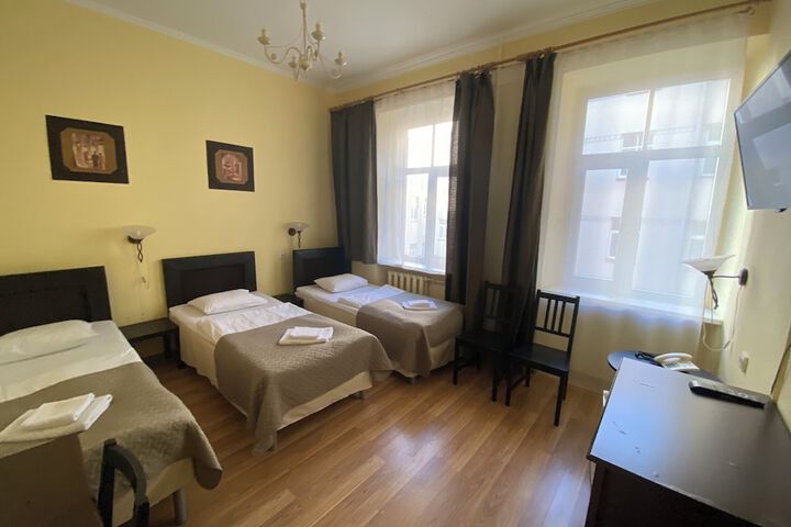 Room 170 of 272