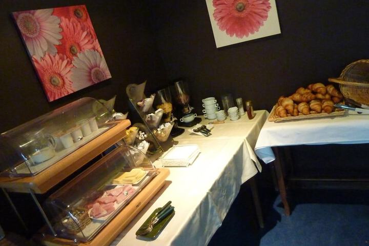 Dining 40 of 51