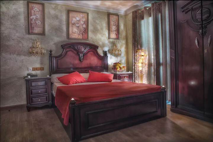 Room 4 of 30