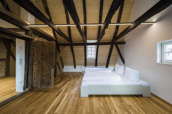 Room 14 of 37