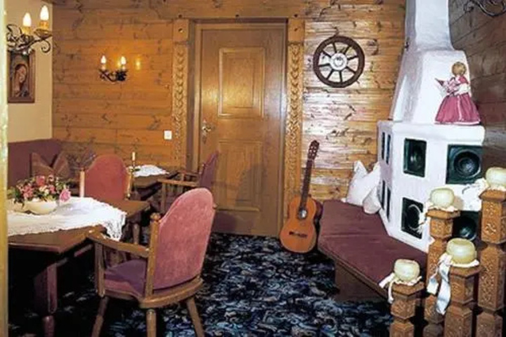 Room 5 of 14