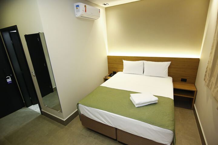 Room 5 of 32
