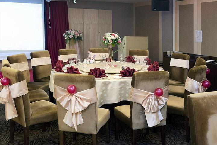 Ballroom/Hall 33 of 45