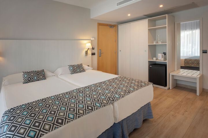 Room 14 of 65