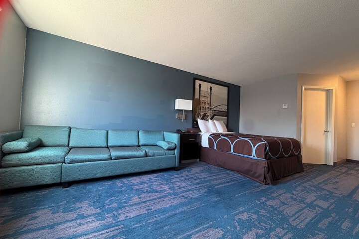 Room 28 of 63